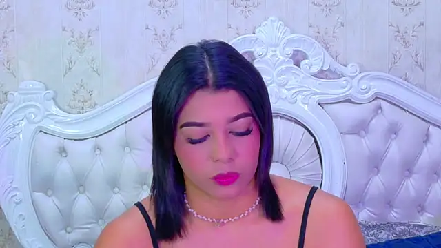 Snapshot of TiaraRosse chatting on November 14, 2025, 12:20 pm TiaraRosse online show from November 14, 2025, 12:20 pm