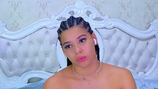 Snapshot of TiaraRosse chatting on December 1, 2025, 1:56 pm TiaraRosse online show from December 1, 2025, 1:56 pm