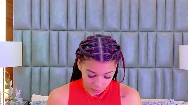 Snapshot of TiaraRosse chatting on June 19, 2026, 12:11 pm TiaraRosse online show from June 19, 2026, 12:11 pm