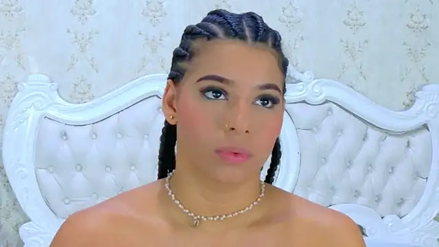 Snapshot of TiaraRosse chatting on December 2, 2025, 12:18 pm TiaraRosse online show from December 2, 2025, 12:18 pm