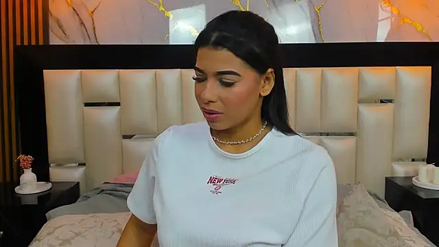 Snapshot of TiaraRosse chatting on December 5, 2025, 5:06 am TiaraRosse online show from December 5, 2025, 5:06 am