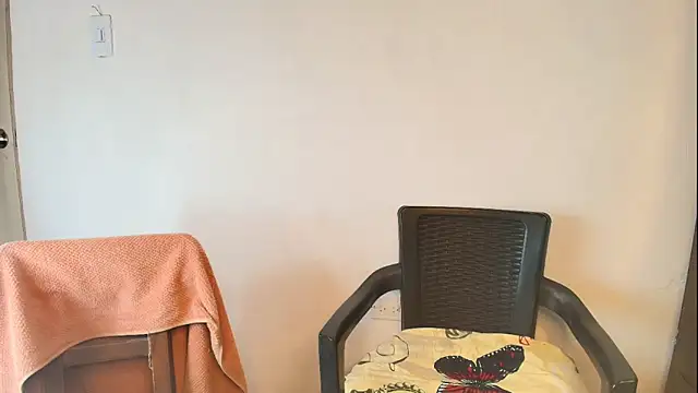 Snapshot of Oh_Tique chatting on October 30, 2025, 4:59 pm Oh Tique online show from October 30, 2025, 4:59 pm