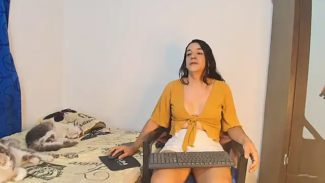 Snapshot of Oh_Tique chatting on September 16, 2025, 3:13 pm Oh Tique online show from September 16, 2025, 3:13 pm