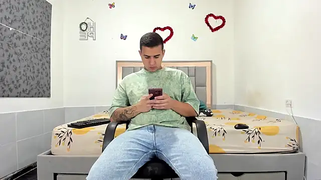 Snapshot of simookeler chatting on October 24, 2025, 12:53 am simookeler online show from October 24, 2025, 12:53 am