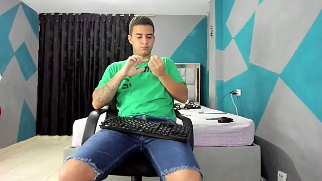 Snapshot of simookeler chatting on March 21, 2025, 1:56 pm simookeler online show from March 21, 2025, 1:56 pm