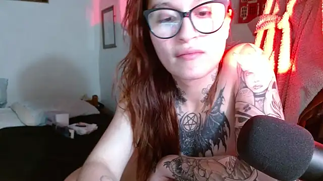 kittenlizz online show from November 16, 2025, 8:02 pm