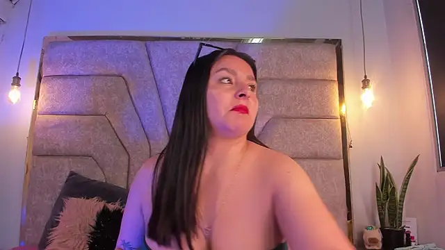 EmaJames25 online show from February 7, 2026, 8:06 pm