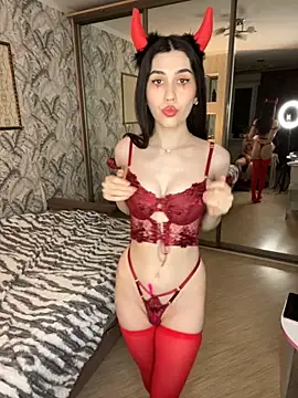 LushLuna online show from October 31, 2025, 3:52 pm