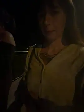 Snapshot of lizzardqueeen chatting on April 21, 2026, 2:47 am lizzardqueeen online show from April 21, 2026, 2:47 am