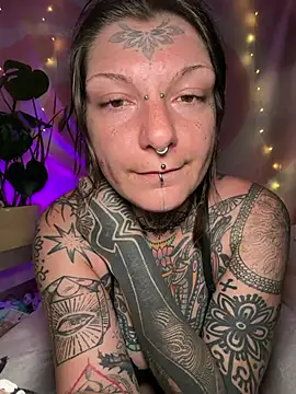 lizzardqueeen online show from March 28, 2026, 1:39 am