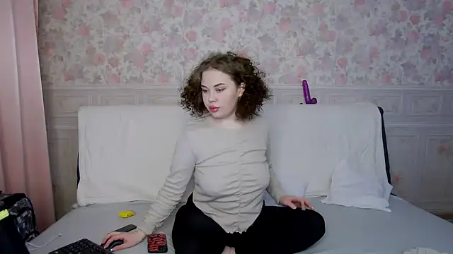 Snapshot of BettyCherryX chatting on December 10, 2024, 12:06 am BettyCherryX online show from December 10, 2024, 12:06 am