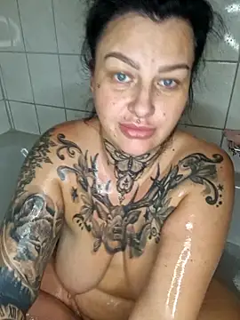 Snapshot of Anna_Adrian_tatto chatting on December 8, 2024, 5:11 pm Anna Adrian tatto online show from December 8, 2024, 5:11 pm