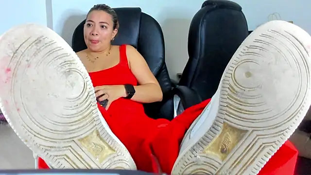 alma fenix online show from April 10, 2026, 3:57 am