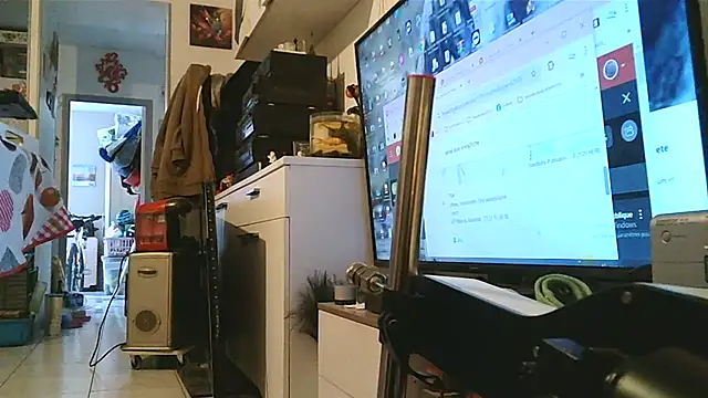 cyril020202 online show from October 3, 2025, 8:27 am