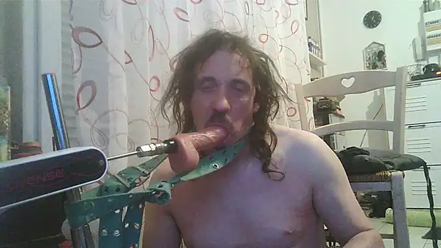 cyril020202 online show from April 18, 2026, 11:38 pm