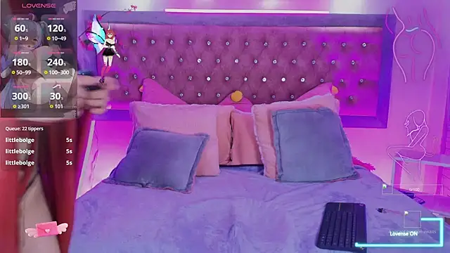 EmmaWilder online show from November 18, 2025, 8:34 pm