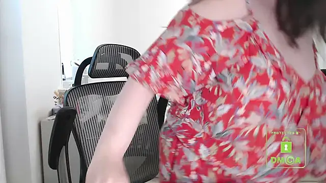 cute and hot online show from September 28, 2025, 2:02 pm