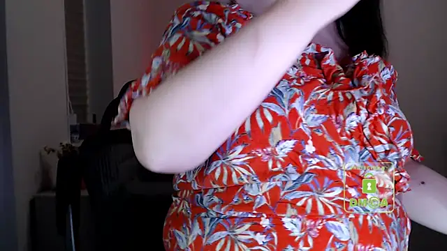 cute and hot online show from November 26, 2025, 4:40 pm