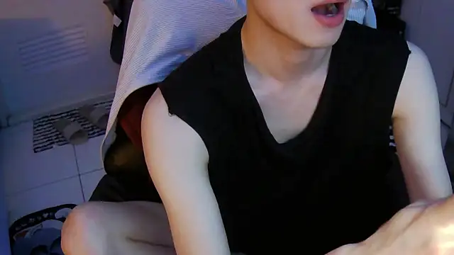 Ray175oo online show from April 23, 2026, 6:09 pm