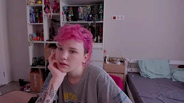 School Love online show from January 6, 2026, 7:12 am