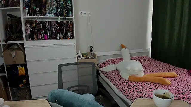 School Love online show from March 2, 2026, 7:09 am