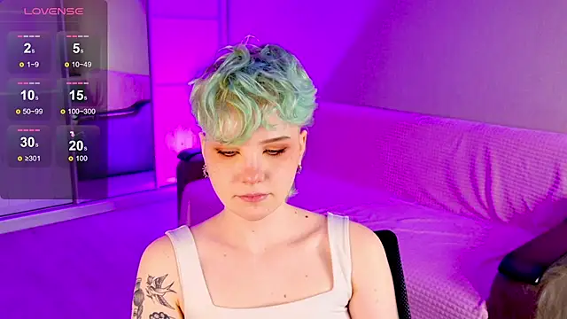 School Love online show from March 12, 2025, 1:08 pm