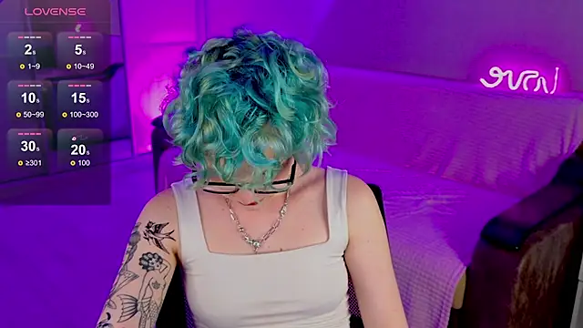 School Love online show from February 23, 2025, 4:13 pm