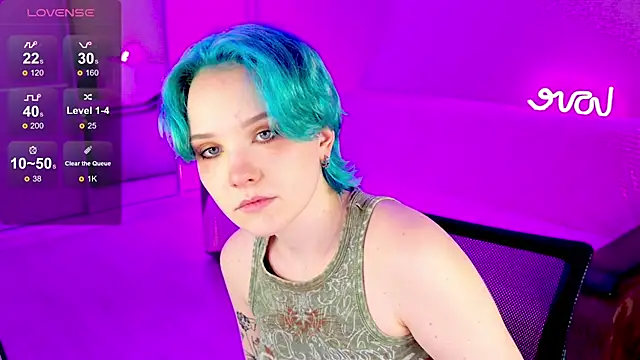 School Love online show from February 5, 2025, 1:11 pm