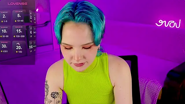 School Love online show from February 7, 2025, 4:14 pm