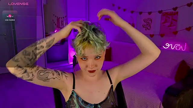 School Love online show from March 21, 2025, 4:18 pm