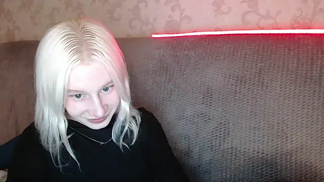 Snapshot of EnigmaSee chatting on May 1, 2026, 4:56 pm EnigmaSee online show from May 1, 2026, 4:56 pm
