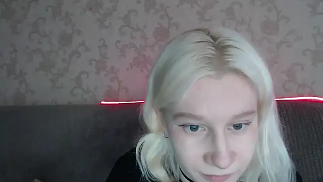 Snapshot of EnigmaSee chatting on May 6, 2026, 10:08 am EnigmaSee online show from May 6, 2026, 10:08 am