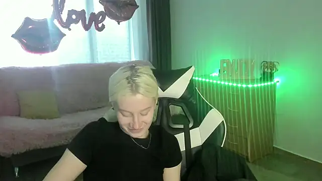 Snapshot of EnigmaSee chatting on April 27, 2026, 10:02 am EnigmaSee online show from April 27, 2026, 10:02 am