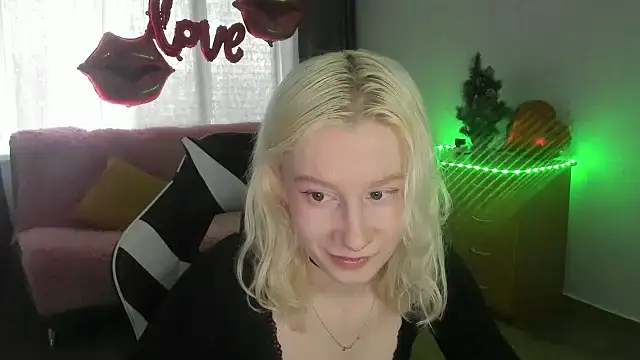Snapshot of EnigmaSee chatting on March 31, 2026, 8:49 am EnigmaSee online show from March 31, 2026, 8:49 am