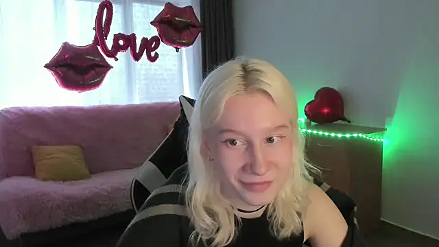 Snapshot of EnigmaSee chatting on April 17, 2026, 9:23 am EnigmaSee online show from April 17, 2026, 9:23 am