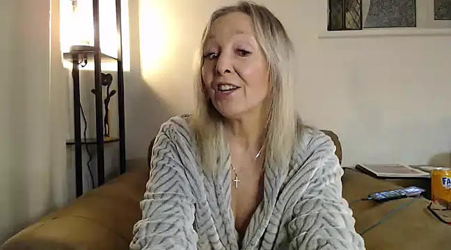 Ladystargazer1966 online show from January 16, 2025, 11:06 pm