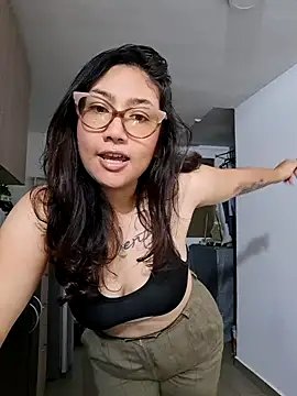 Snapshot of Mia_Ruiz chatting on January 28, 2025, 3:36 am Mia Ruiz online show from January 28, 2025, 3:36 am