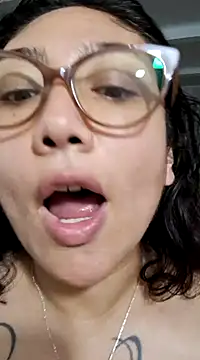 Snapshot of Mia_Ruiz chatting on February 8, 2025, 1:32 am Mia Ruiz online show from February 8, 2025, 1:32 am