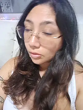 Snapshot of Mia_Ruiz chatting on November 14, 2025, 3:10 am Mia Ruiz online show from November 14, 2025, 3:10 am