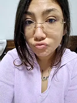 Snapshot of Mia_Ruiz chatting on November 28, 2025, 3:07 am Mia Ruiz online show from November 28, 2025, 3:07 am