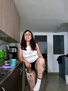 Snapshot of Mia_Ruiz chatting on March 6, 2025, 3:35 am Mia Ruiz online show from March 6, 2025, 3:35 am