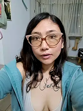 Snapshot of Mia_Ruiz chatting on February 4, 2025, 12:40 am Mia Ruiz online show from February 4, 2025, 12:40 am