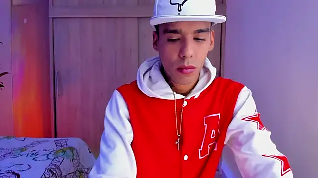 Snapshot of aldrinwhite chatting on November 9, 2025, 5:17 pm aldrinwhite online show from November 9, 2025, 5:17 pm