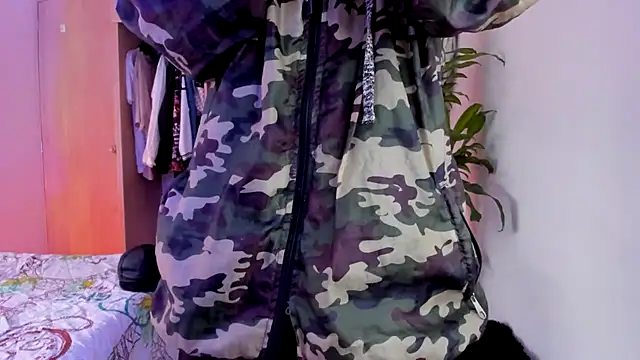 Snapshot of aldrinwhite chatting on December 4, 2025, 4:50 pm aldrinwhite online show from December 4, 2025, 4:50 pm