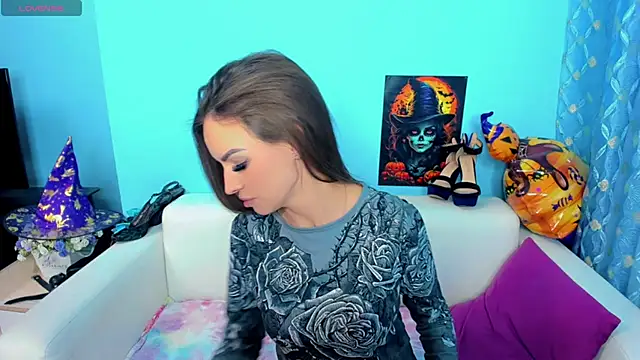 LindaaLu online show from November 11, 2025, 5:35 am