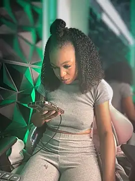 Melany Williams online show from November 11, 2025, 1:28 pm