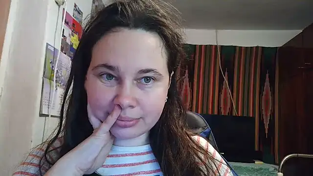 Cora Maro online show from October 27, 2025, 1:01 pm