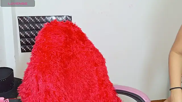 Snapshot of RoxaneEvans_ chatting on November 6, 2025, 6:23 pm RoxaneEvans online show from November 6, 2025, 6:23 pm