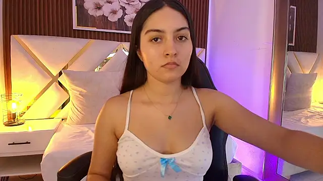 Emelie Ch1 online show from January 18, 2026, 3:32 am