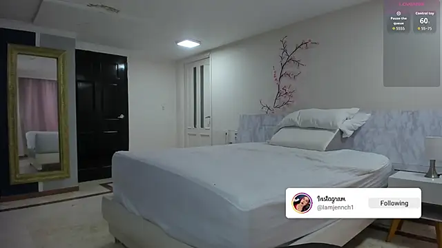 charolbruce 1 online show from March 3, 2026, 11:39 am